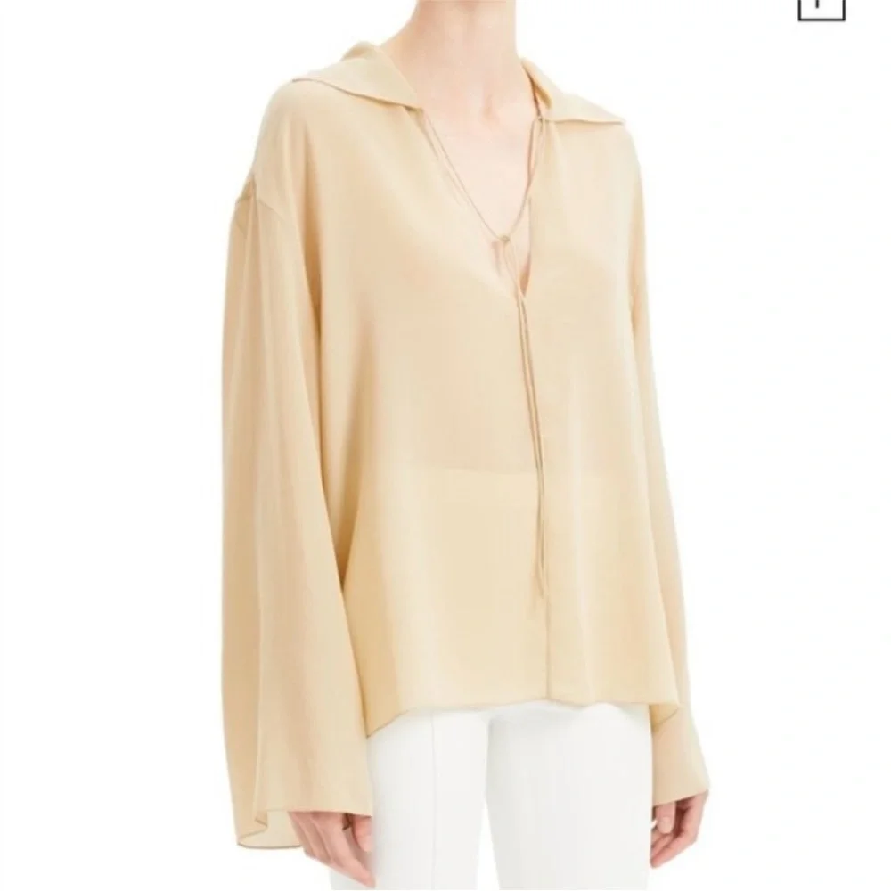 Theory 100% Silk SAILOR TOP M
Pale Oat
Light fluid crepe - Picture 1 of 6